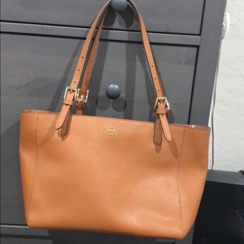 Almost new Small York Tory Burch Tote w/ dust bag